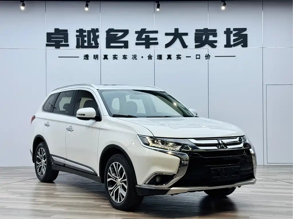 Mitsubishi Outlander 2018 — фото 3