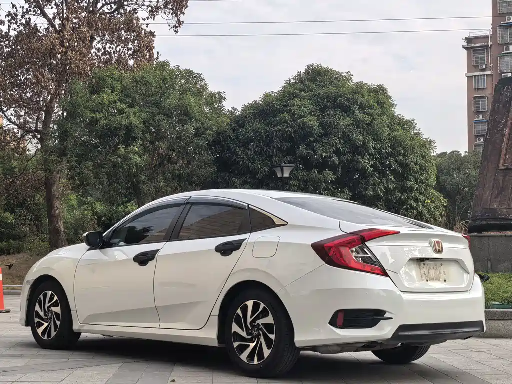 Honda Civic 2019 — фото 16