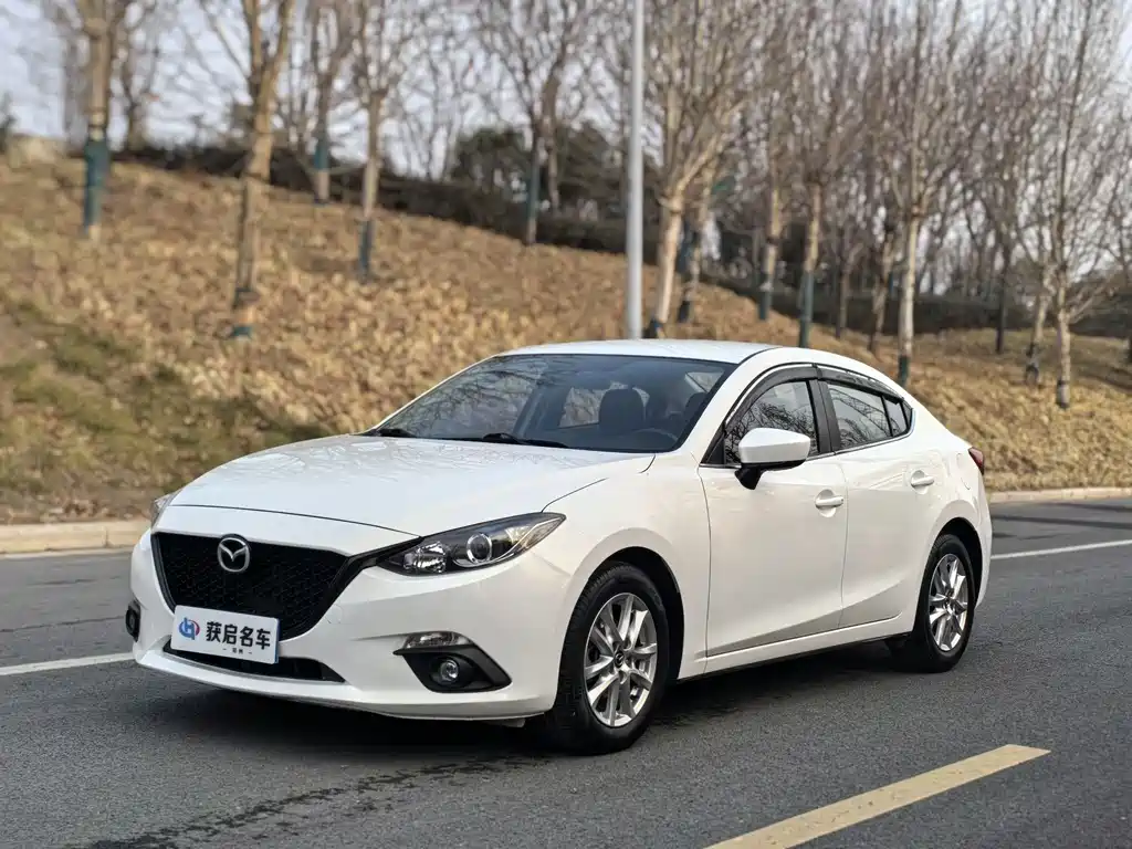 Mazda 3 Axela 2016 — фото 1
