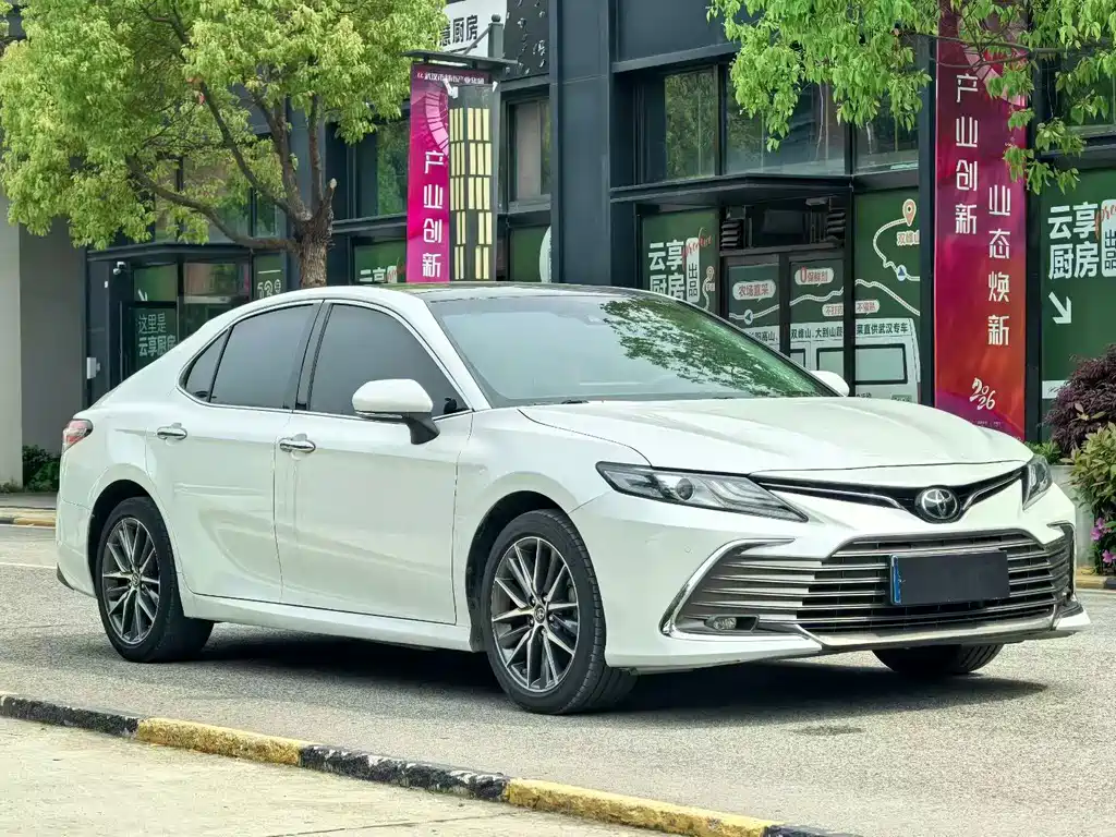 Toyota Camry 2022 — фото 3