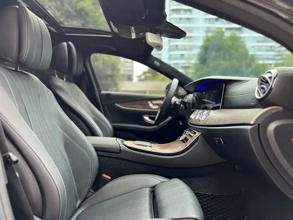 Mercedes-Benz E-Class 2019 — фото 11