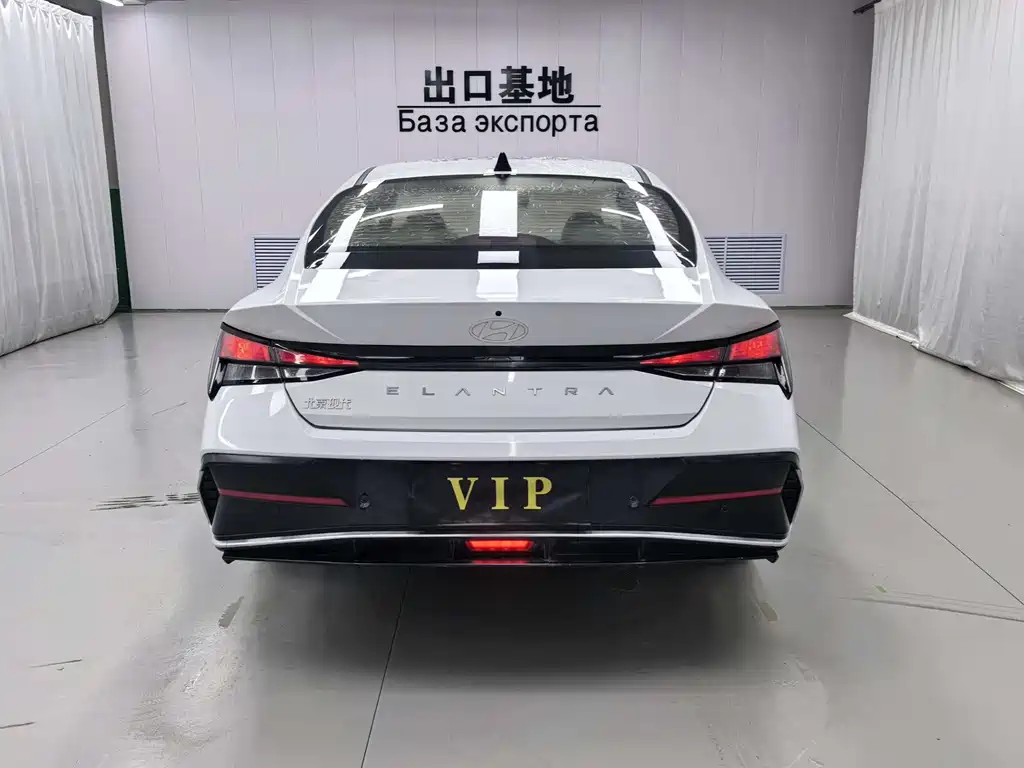 Hyundai Elantra 2023