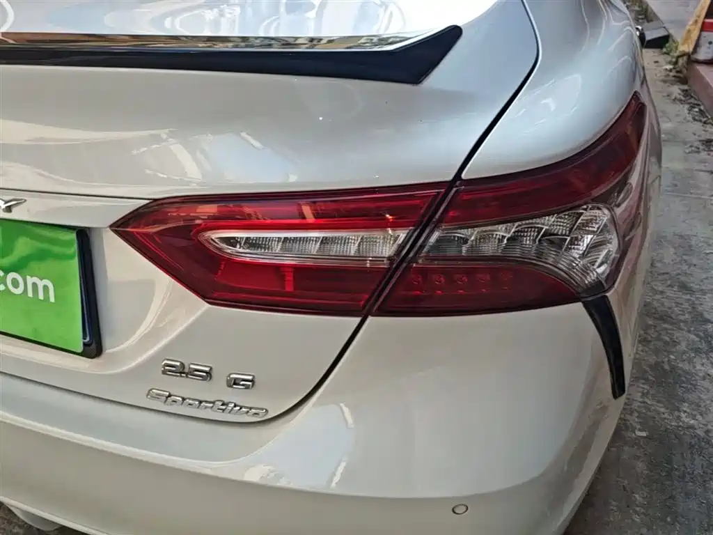 Toyota Camry 2021 — фото 8