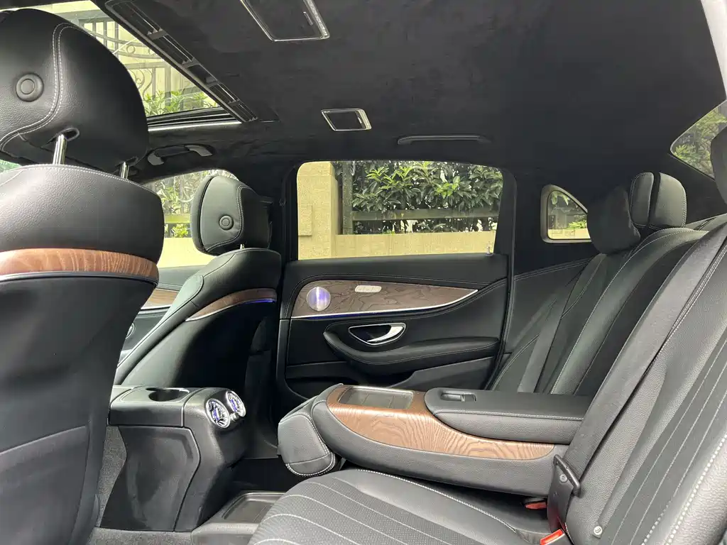Mercedes-Benz E-Class 2019 — фото 10