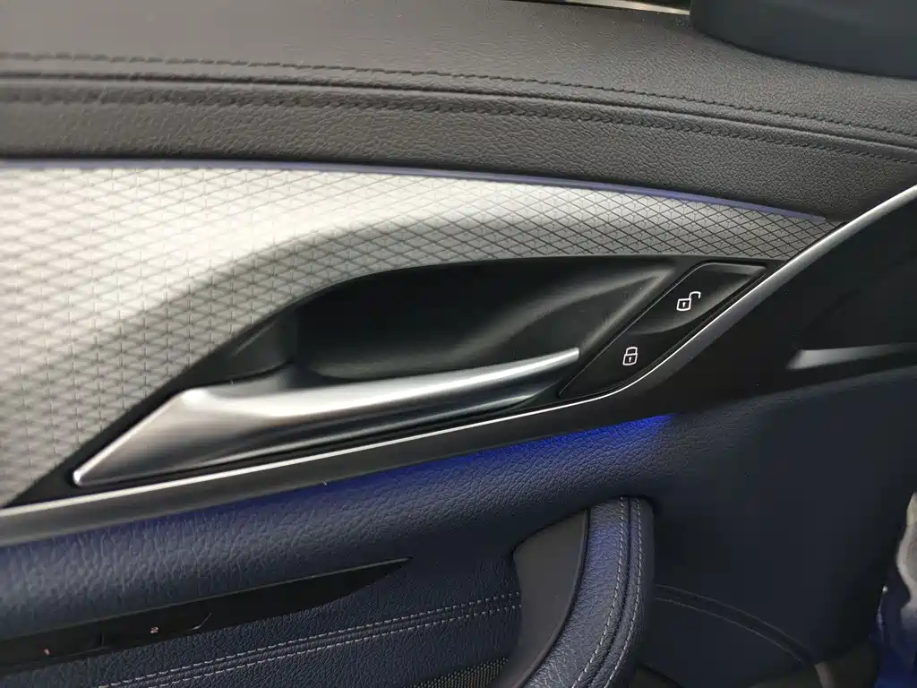 BMW 5 Series 2018 — фото 20