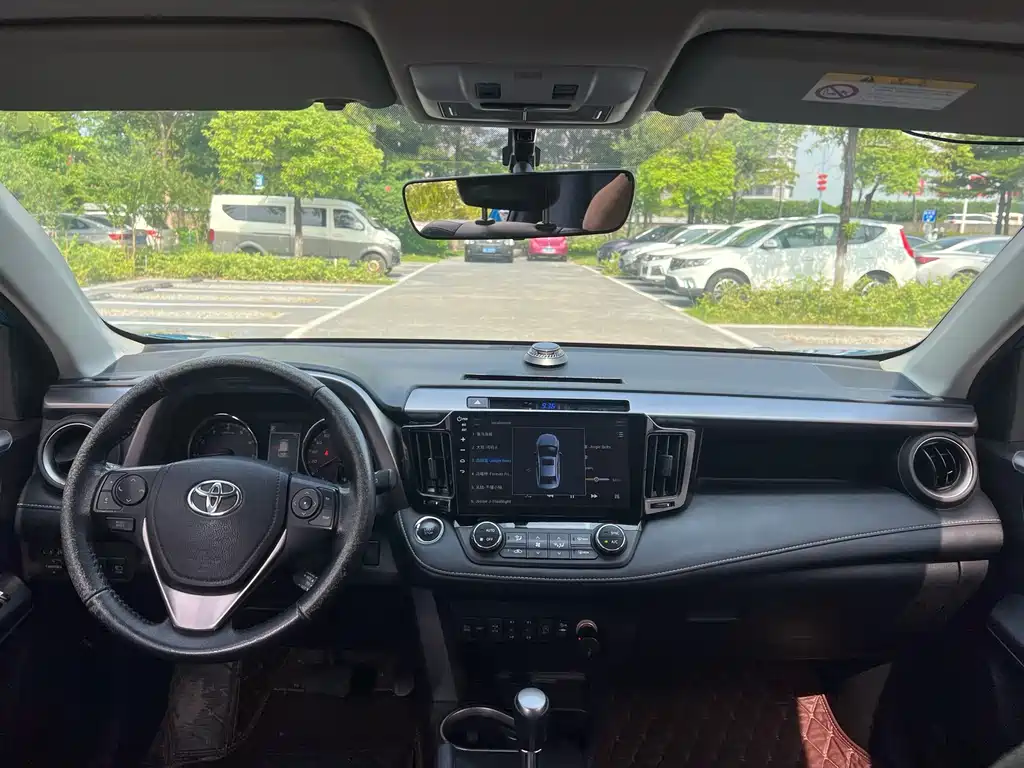 Toyota RAV4 2016 — фото 15