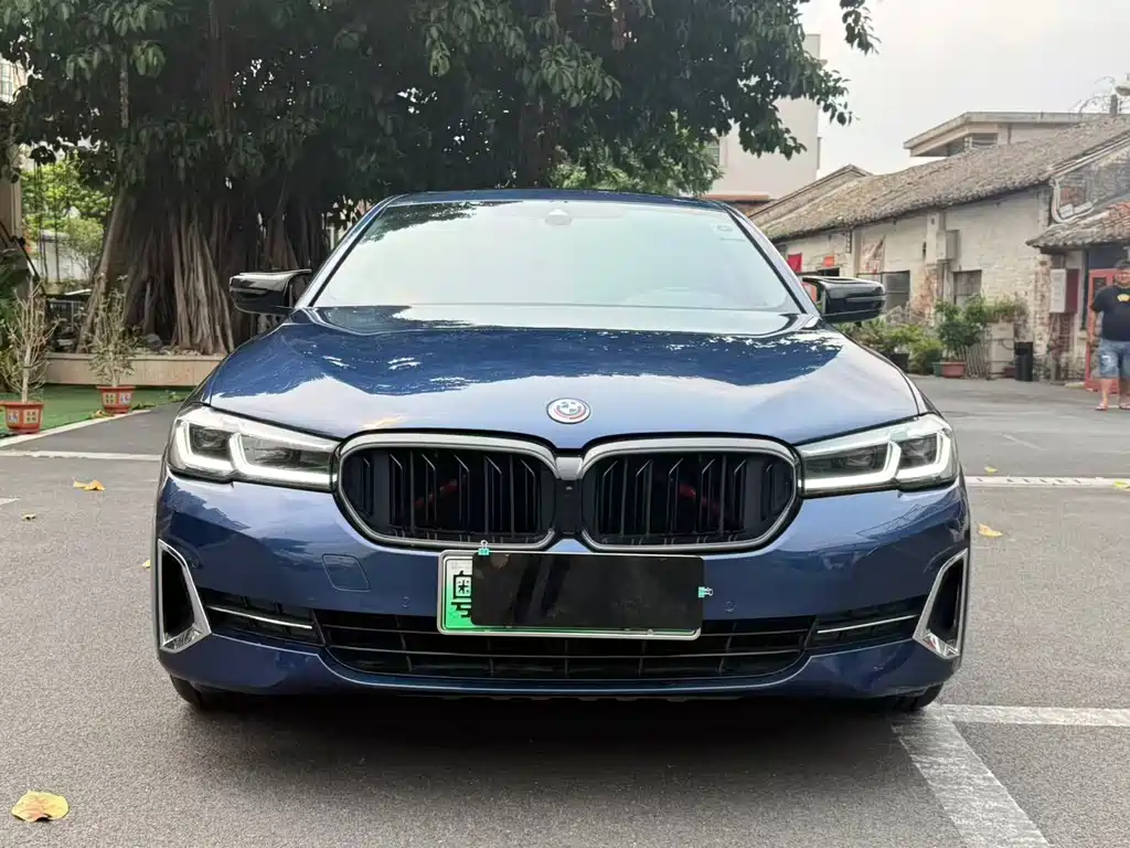 BMW 5 Series New Energy 2022 — фото 2