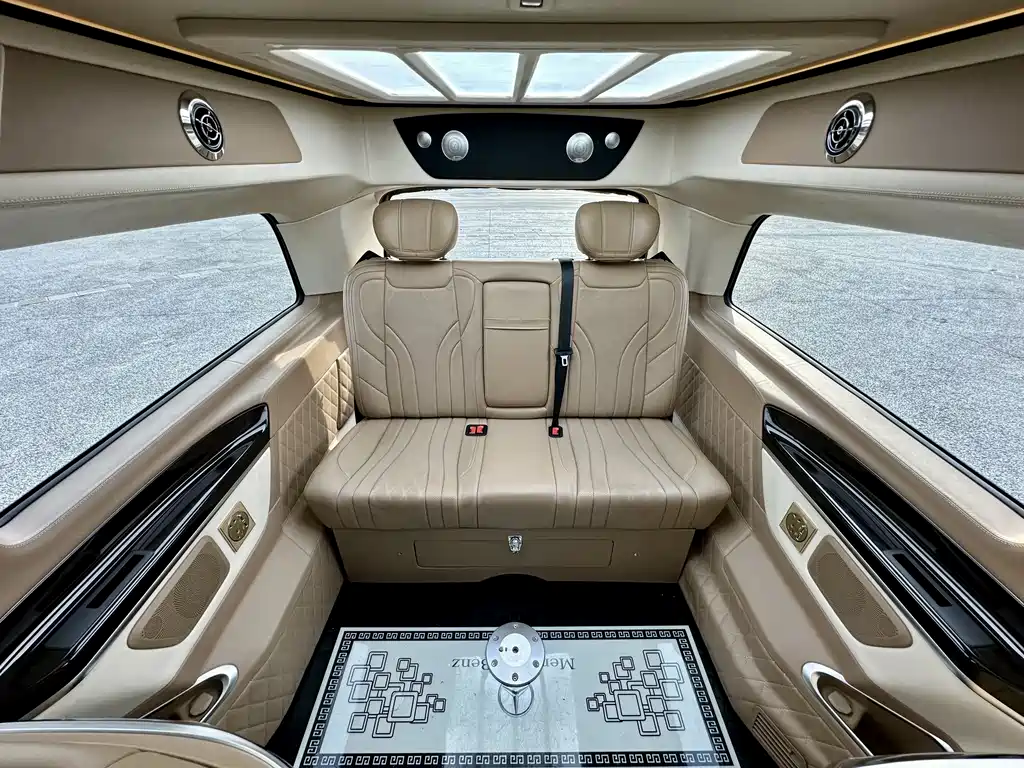 Mercedes-Benz V-Class 2020 — фото 13