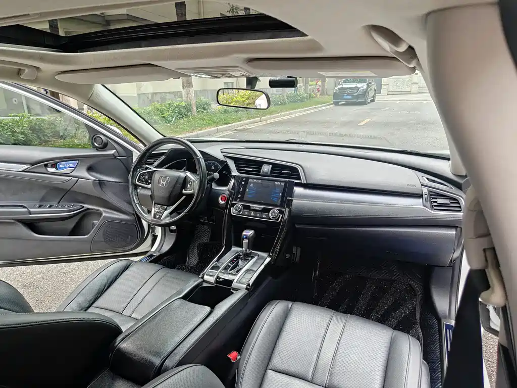 Honda Civic 2017 — фото 12