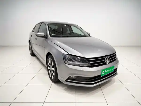 Volkswagen Sagitar 2015