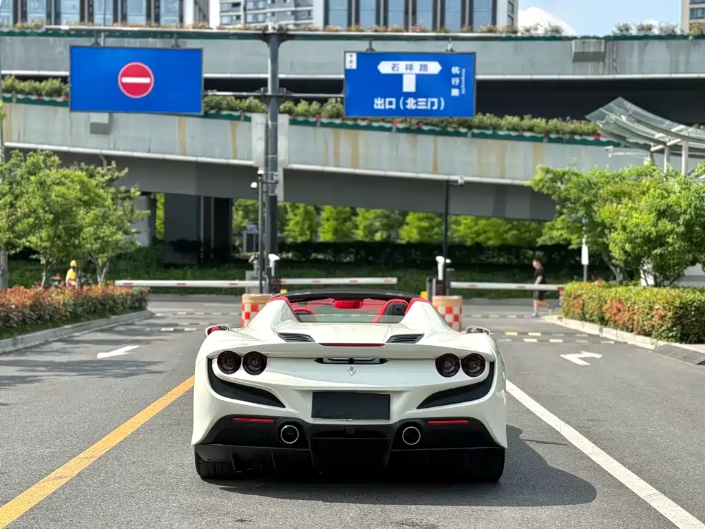 Ferrari F8 2023 — фото 8