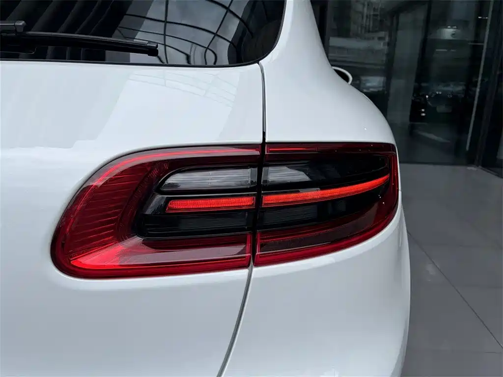 Porsche Macan 2017 — фото 13