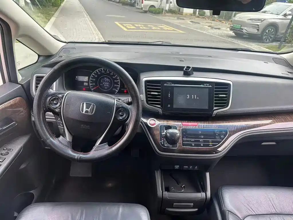 Honda Odyssey 2015 — фото 11
