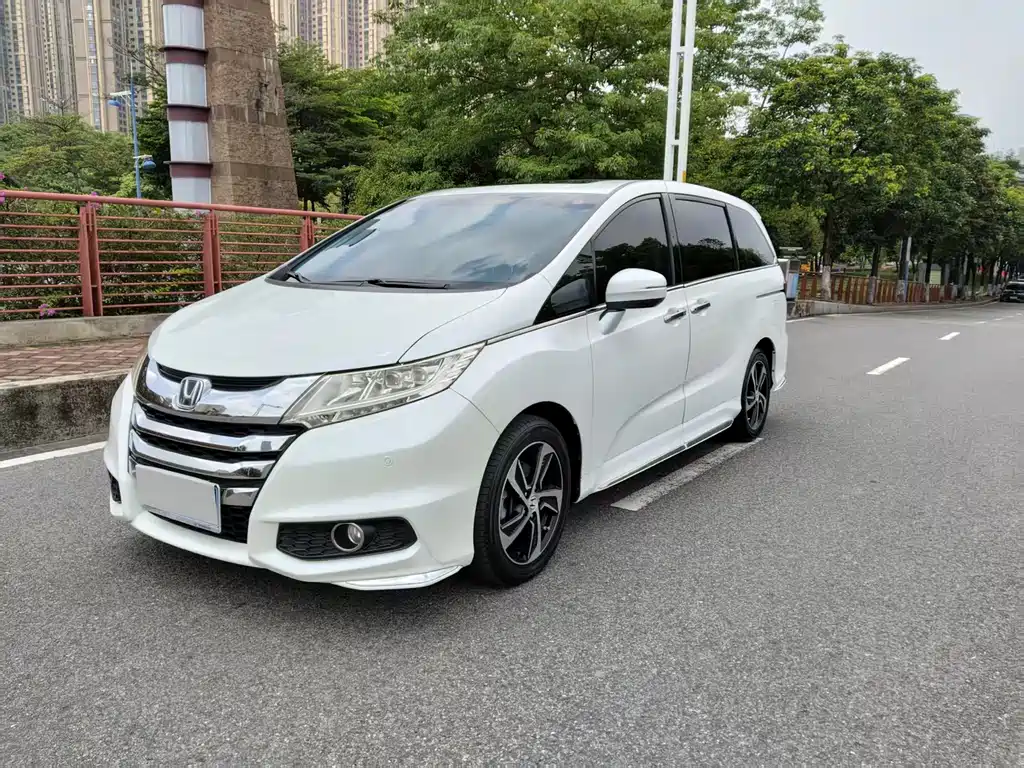 Honda Odyssey 2015 — фото 1