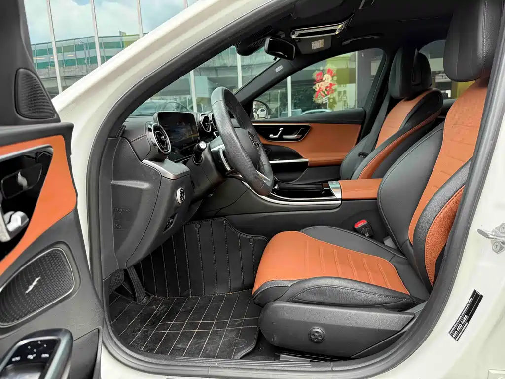 Mercedes-Benz C-Class 2023 — фото 3