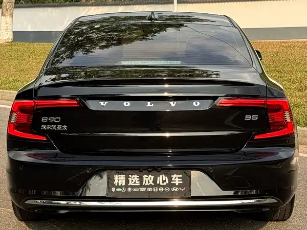 Volvo S90 2022