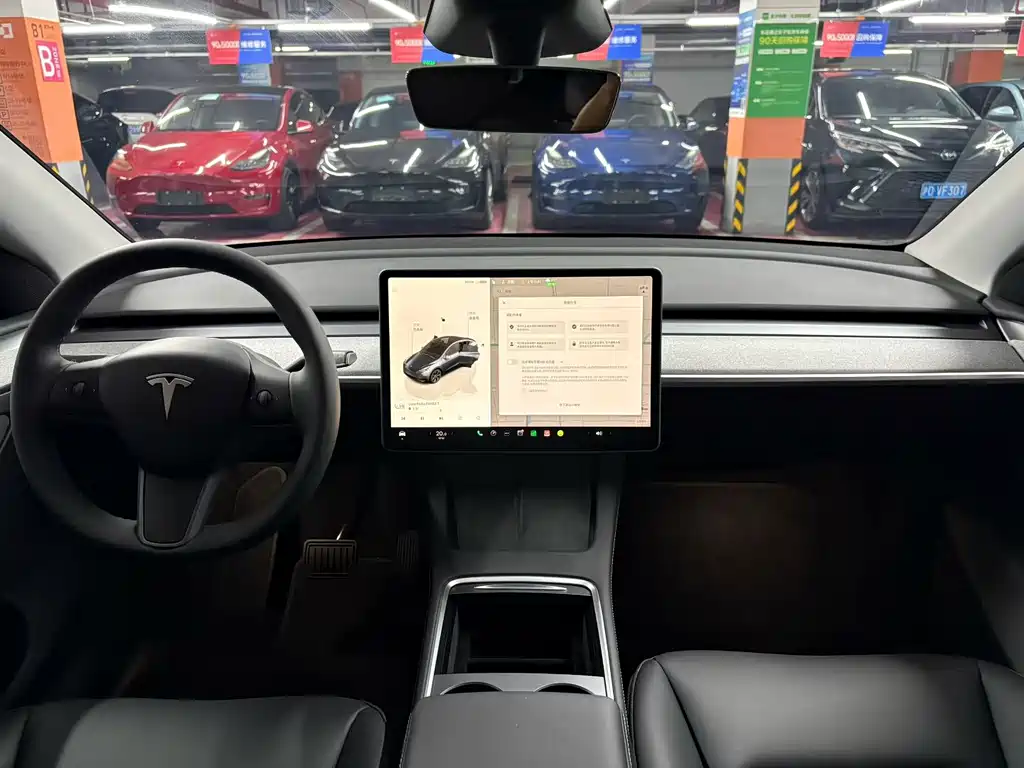 Tesla Model Y 2024