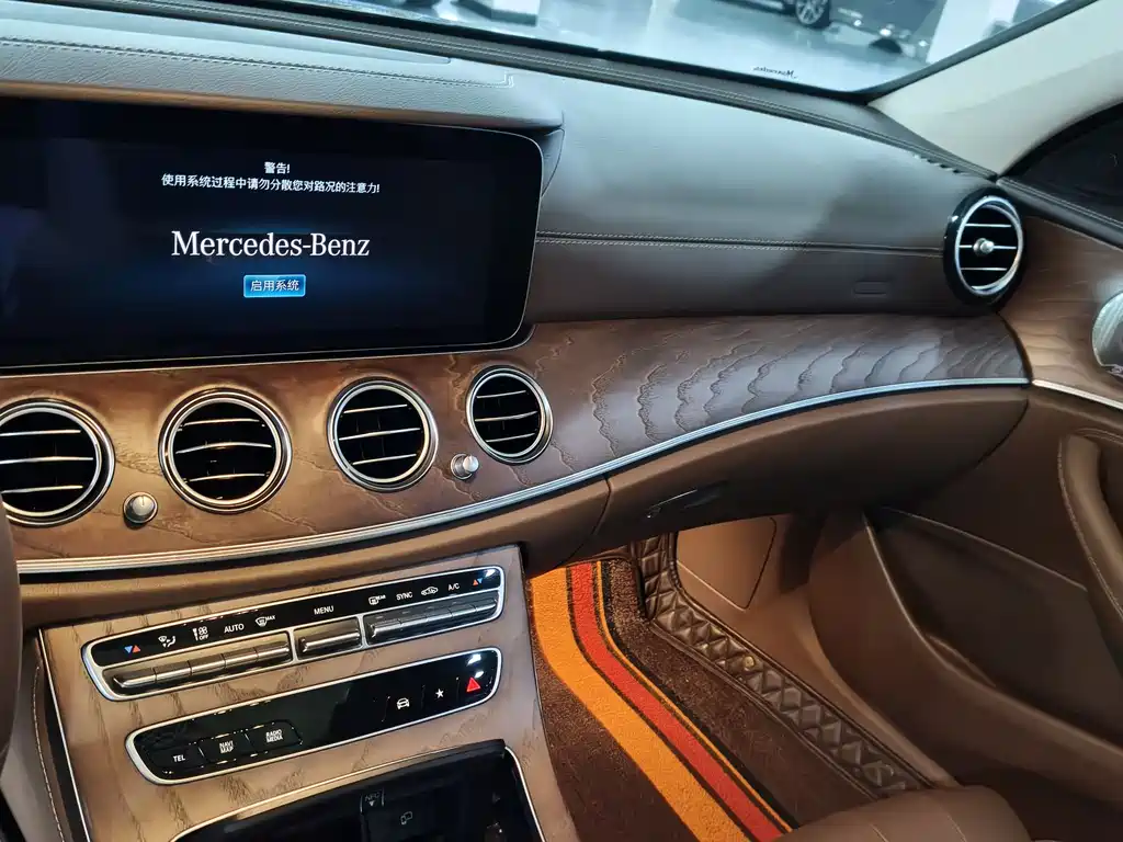Mercedes-Benz E-Class 2022 — фото 12