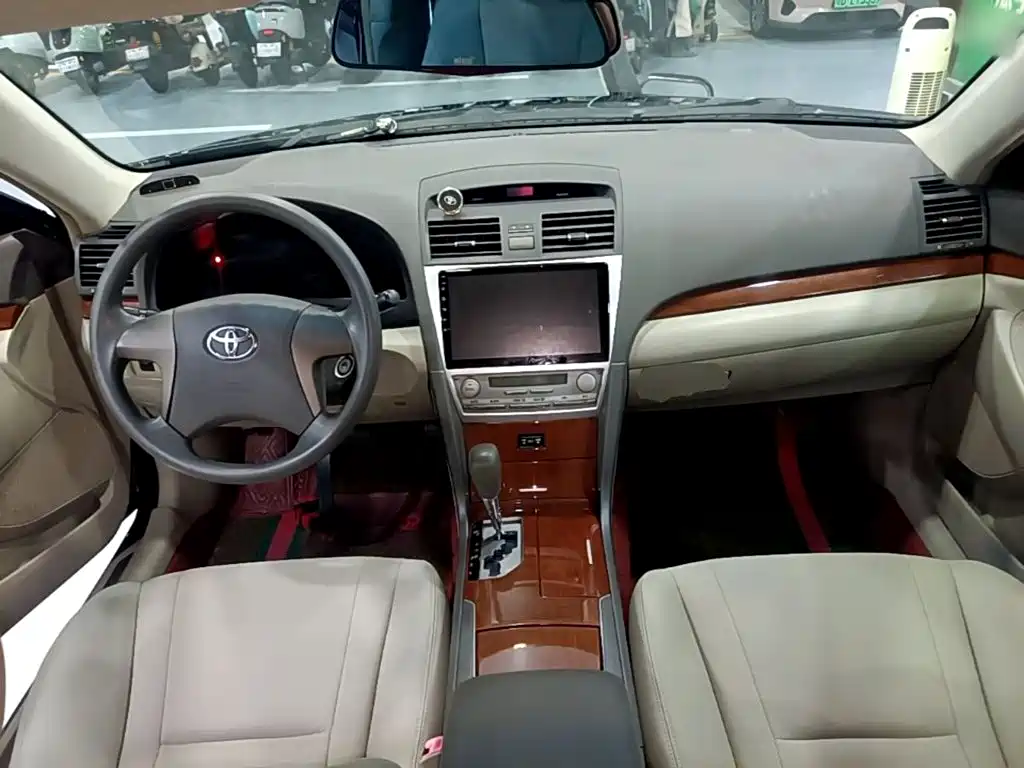 Toyota Camry 2014 — фото 10