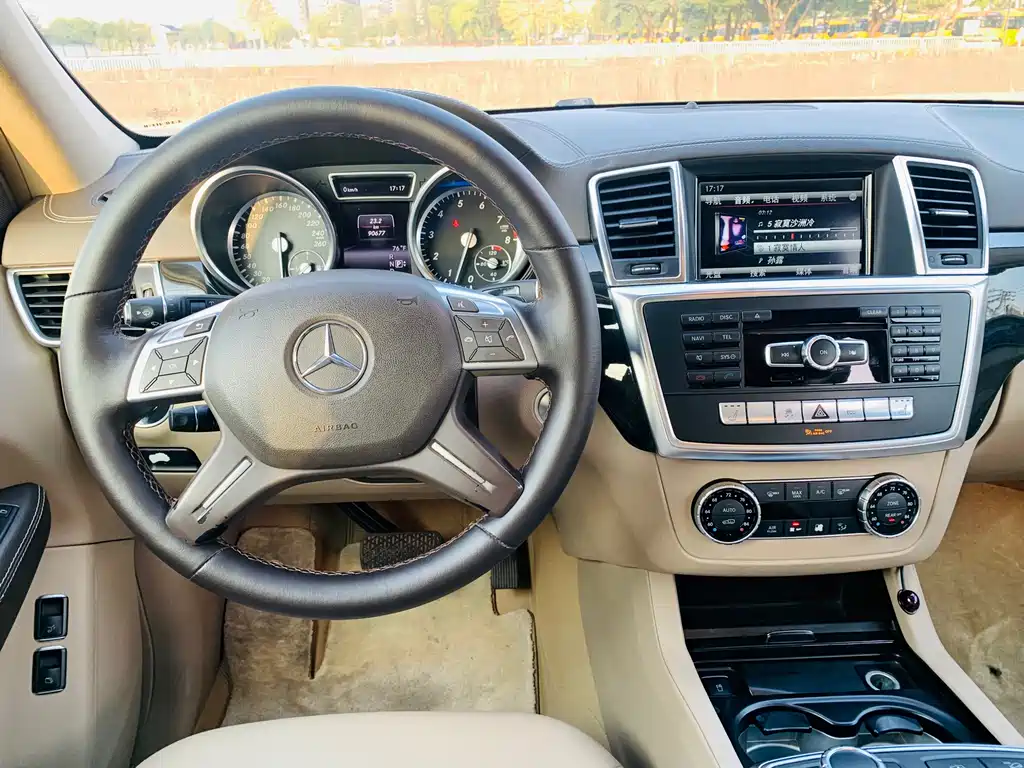 Mercedes-Benz GL-Class 2016 — фото 13