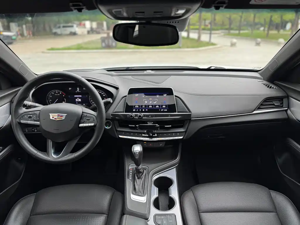 Cadillac CT4 2021 — фото 12