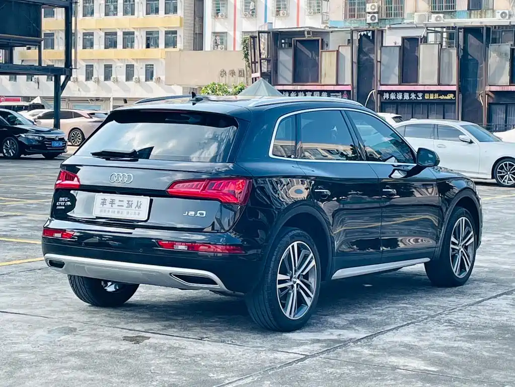 Audi Q5L 2020 — фото 10