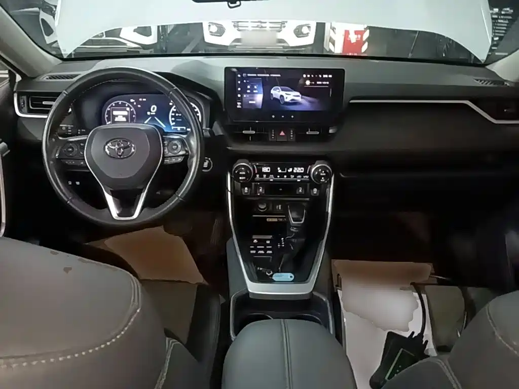 Toyota RAV4 2024 — фото 10