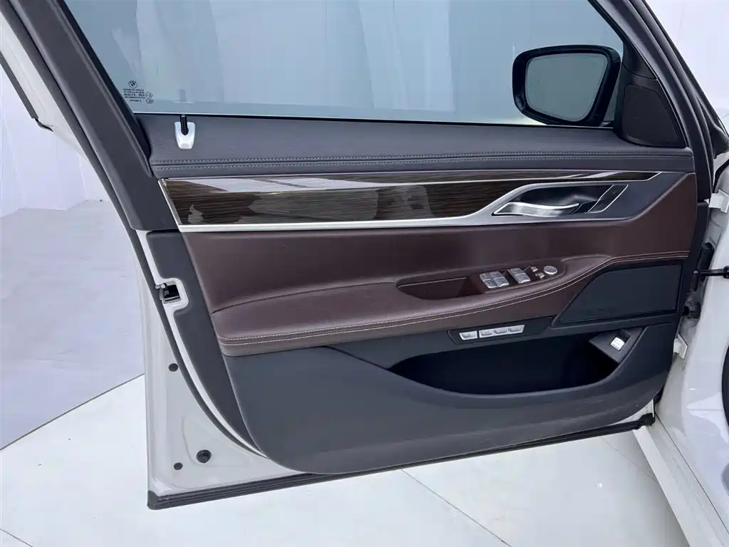 BMW 7 Series 2018 — фото 17