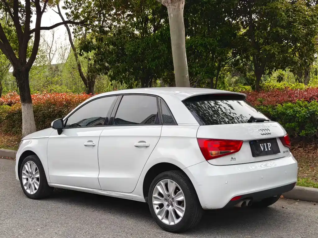 Audi A1 2015 — фото 8