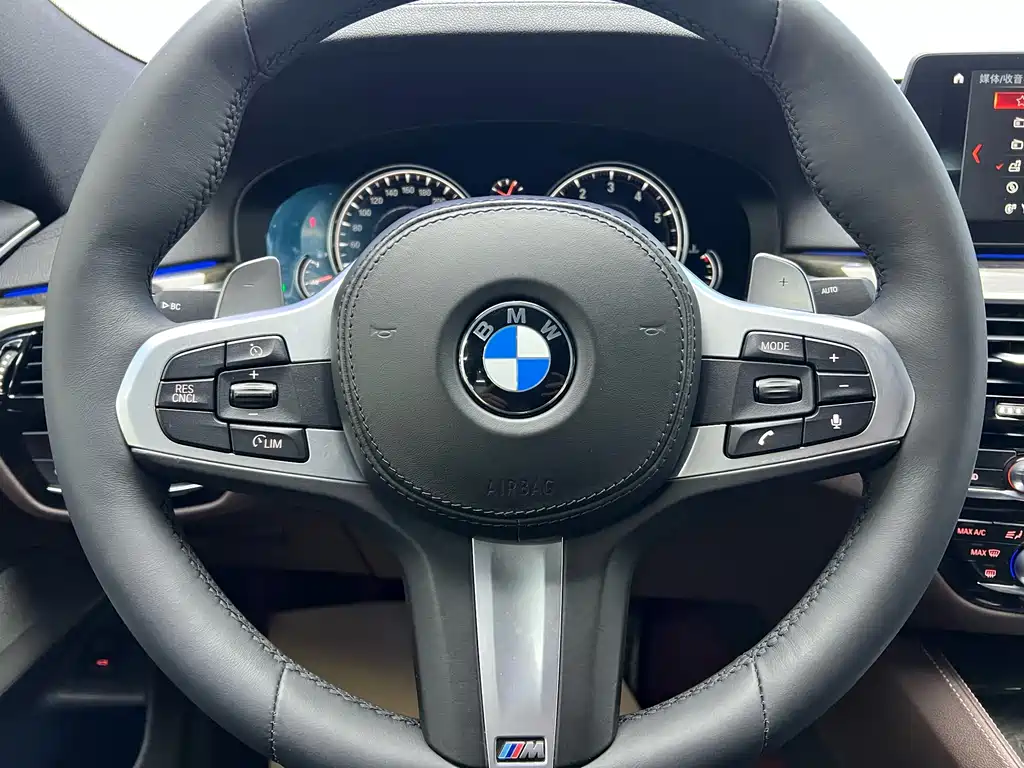 BMW 6 Series GT 2018 — фото 13