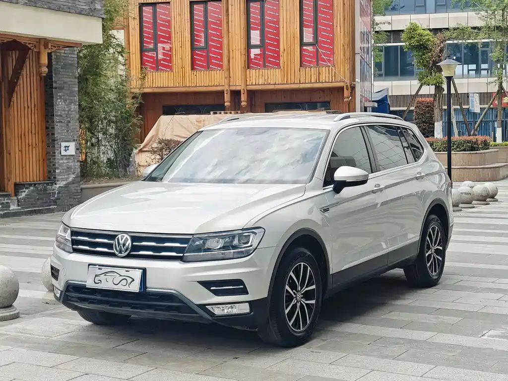 Volkswagen Tiguan L 2017 — фото 1