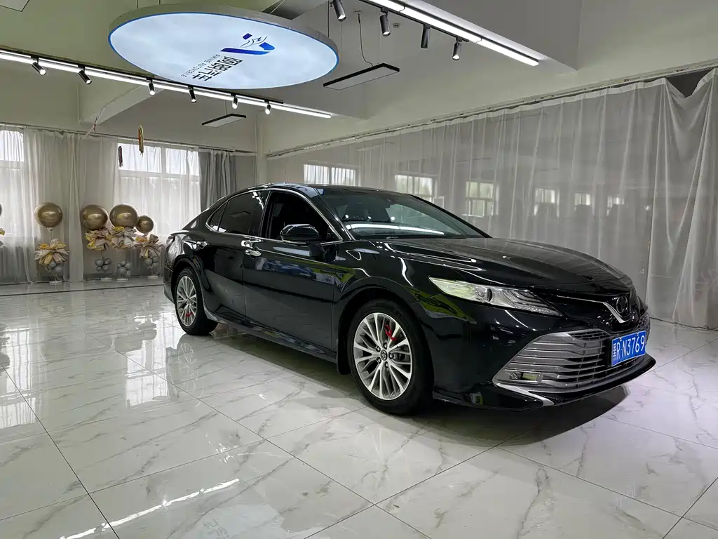 Toyota Camry 2021 — фото 3