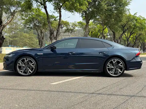 Audi A7L 2022