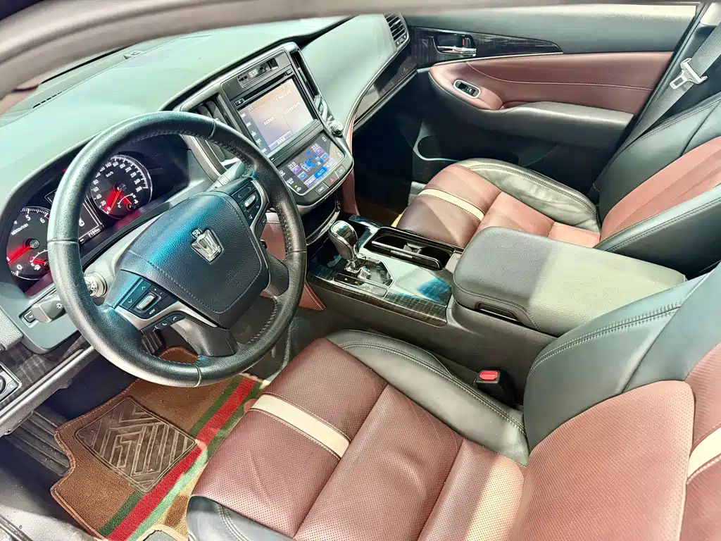 Toyota Crown 2017