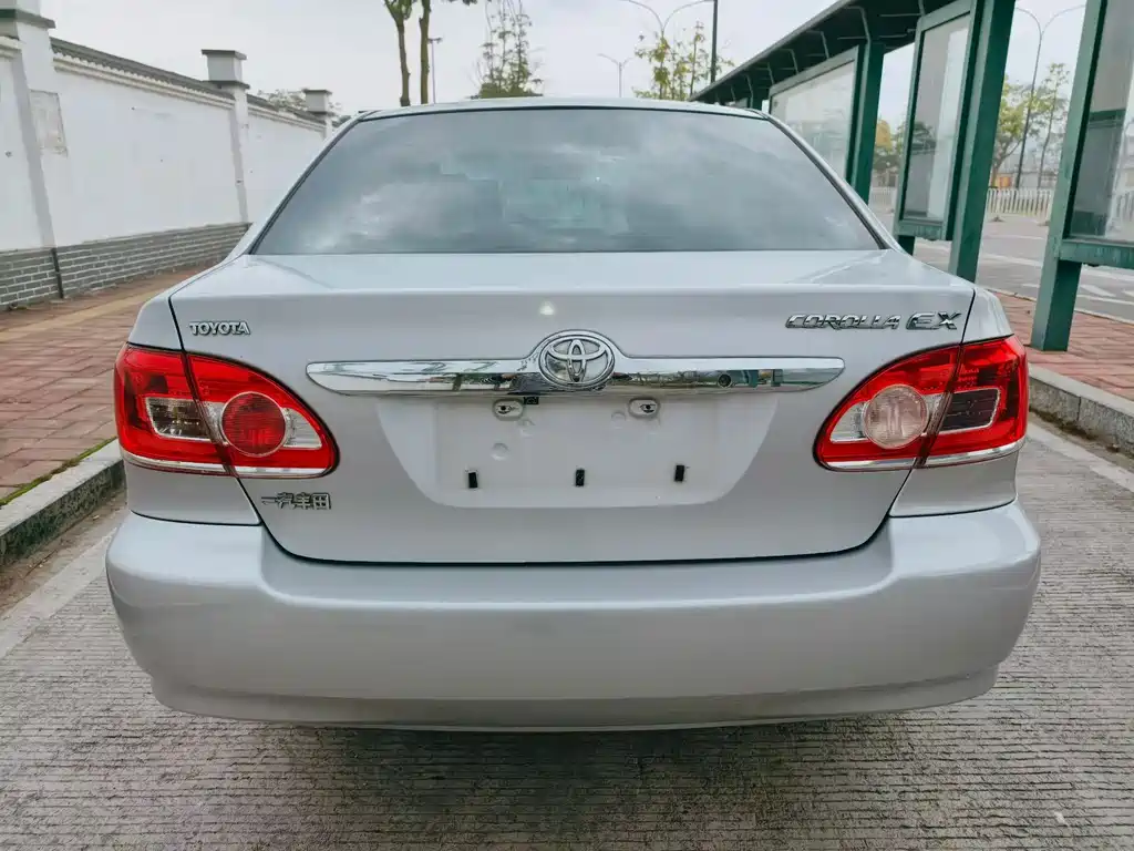 Toyota Corolla 2011 — фото 8