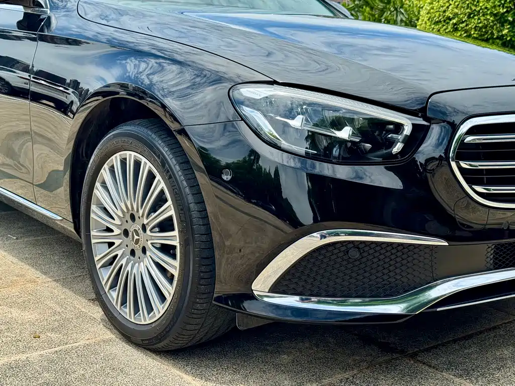 Mercedes-Benz E-Class 2023 — фото 18