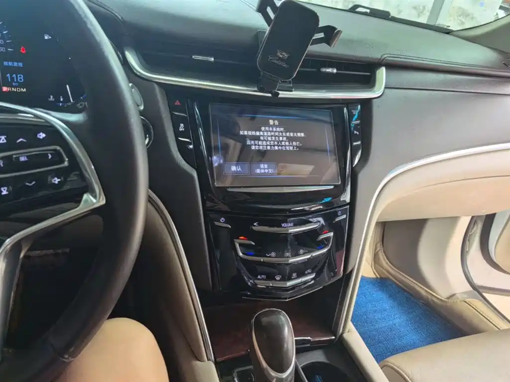 Cadillac XTS 2016 — фото 13