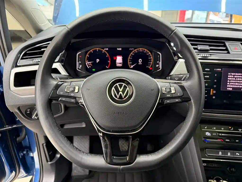Volkswagen Touran 2023 — фото 12