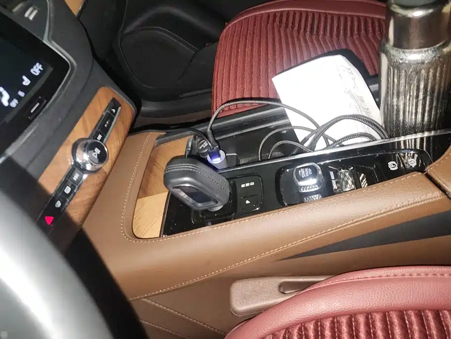 Volvo XC90 2021 — фото 16