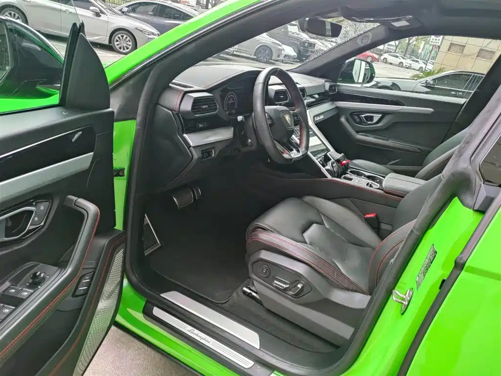 Lamborghini Urus 2021