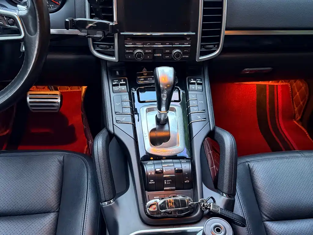 Porsche Cayenne 2015 — фото 11