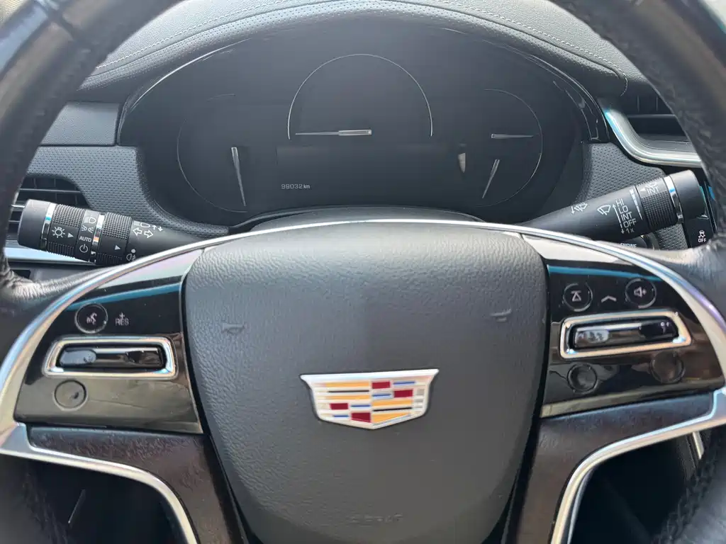 Cadillac XTS 2019 — фото 11
