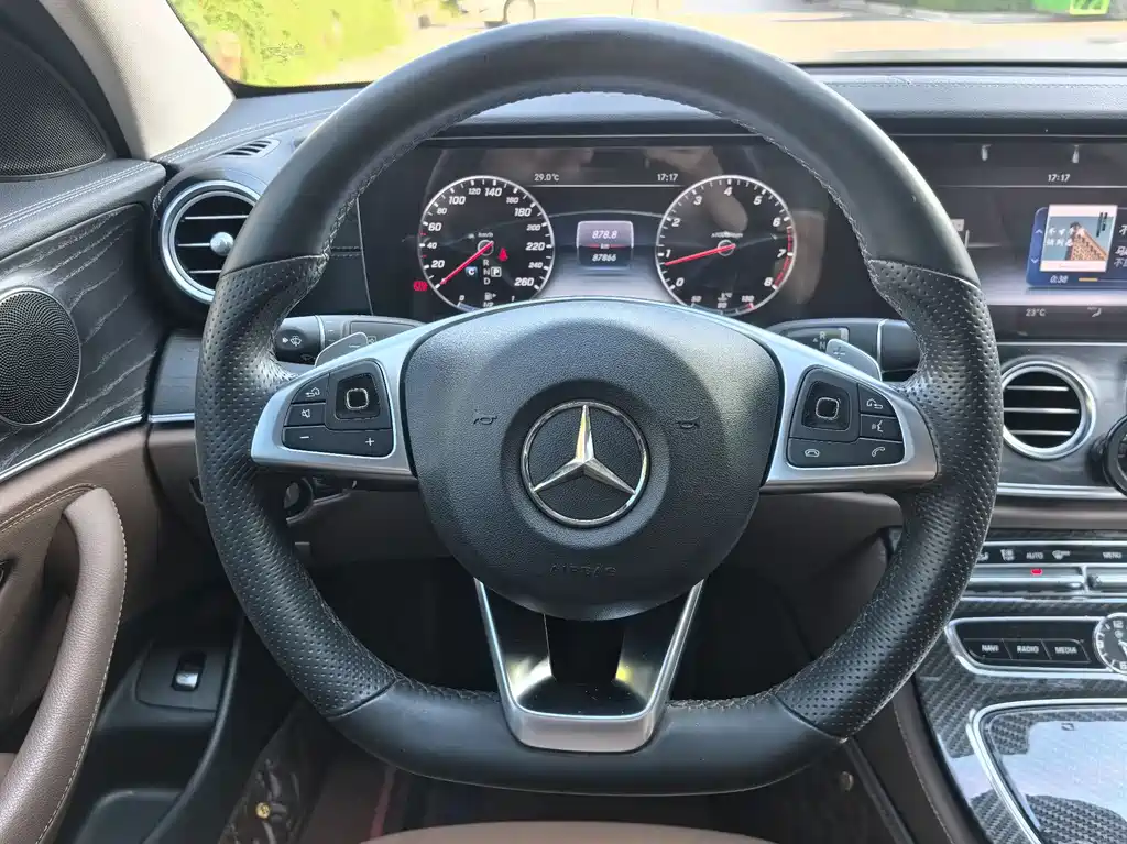 Mercedes-Benz E-Class 2016 — фото 13