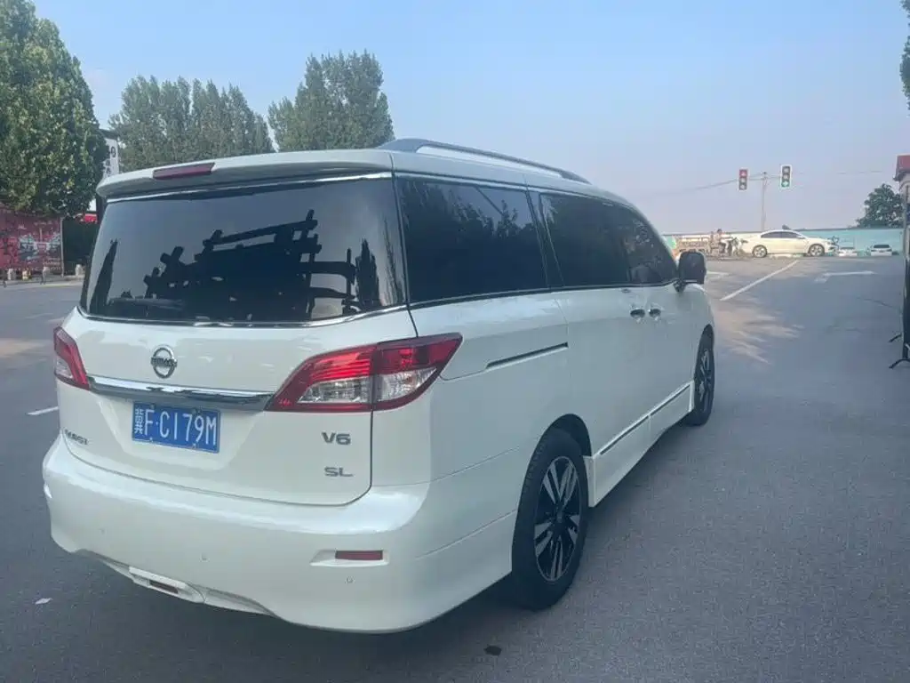 Nissan Quest 2015