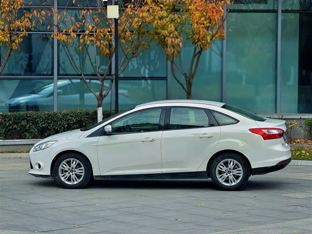 Ford Focus 2015 — фото 4