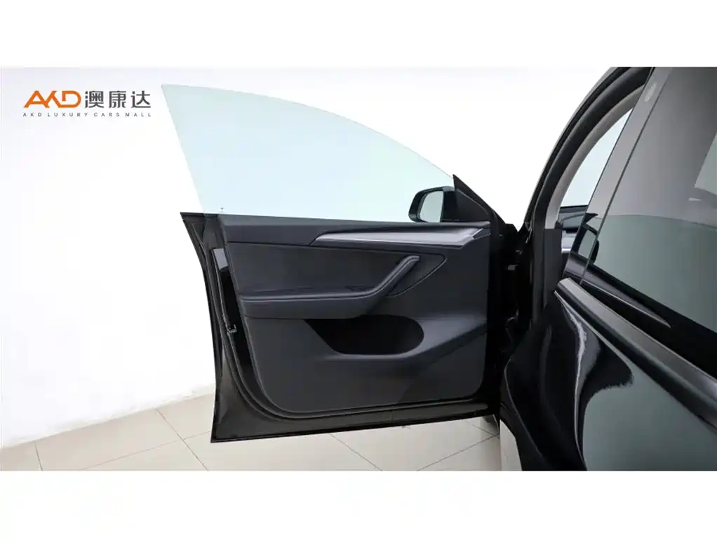 Tesla Model Y 2023 — фото 10