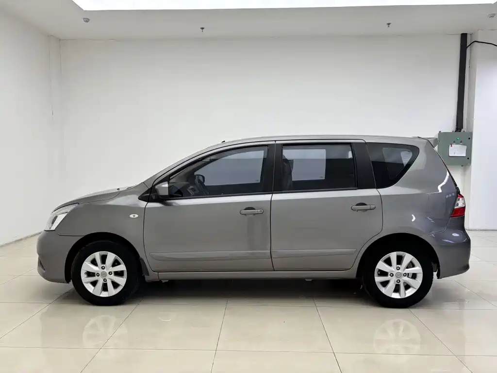 Nissan Livina 2015 — фото 7