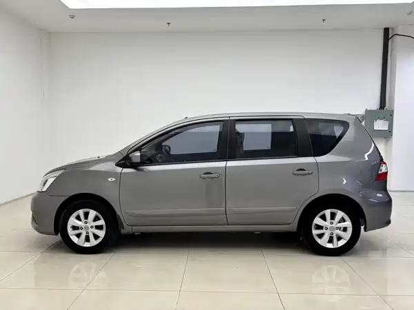 Nissan Livina 2013