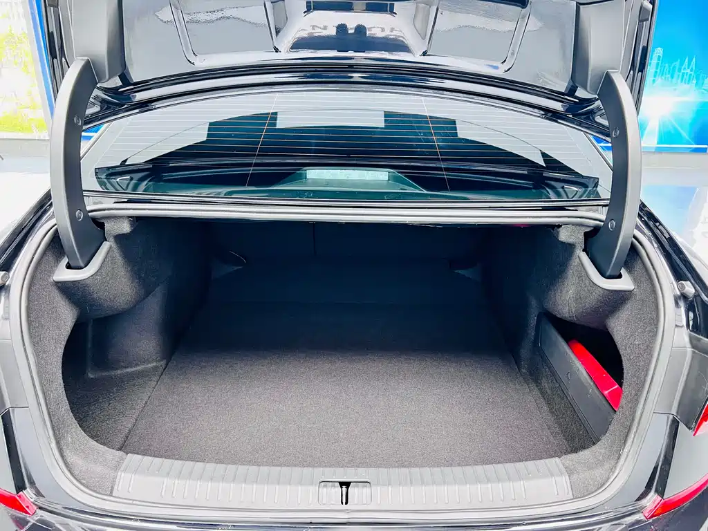 Volkswagen Passat 2023 — фото 24