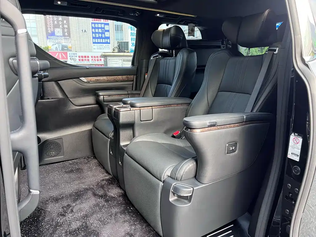 Toyota Alphard 2022 — фото 6